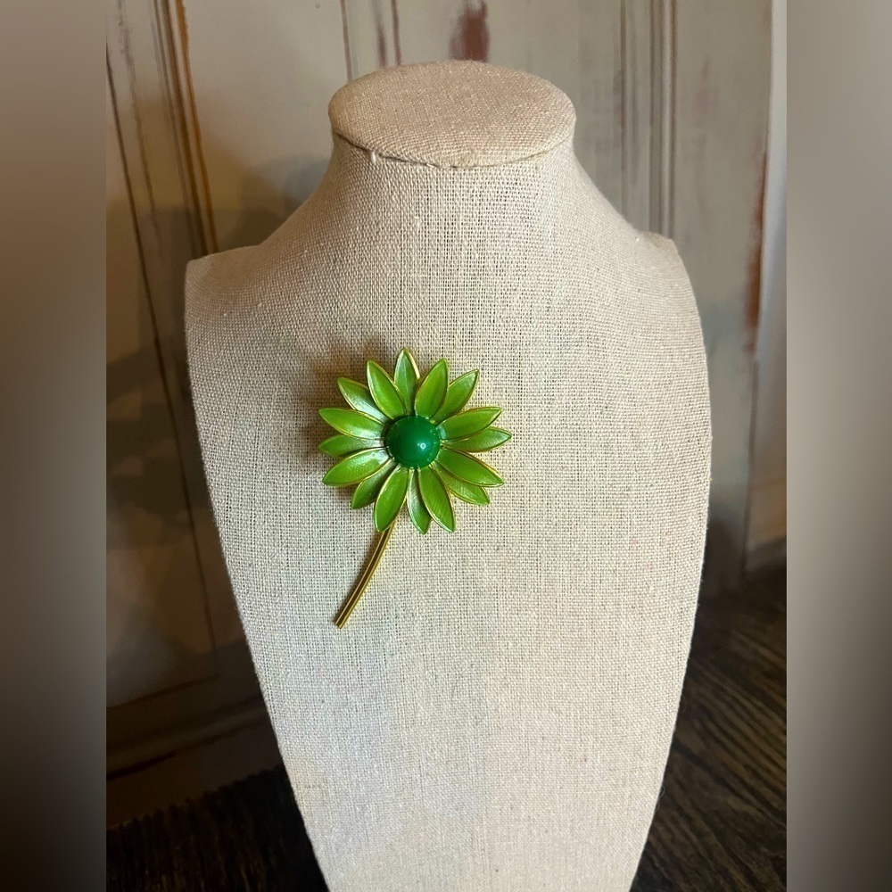 Vintage enamel flower daisy pin brooch 60s 70s hippie